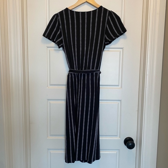 Reitmans Short-Sleeve Dress with Belt - Picture 6 of 8